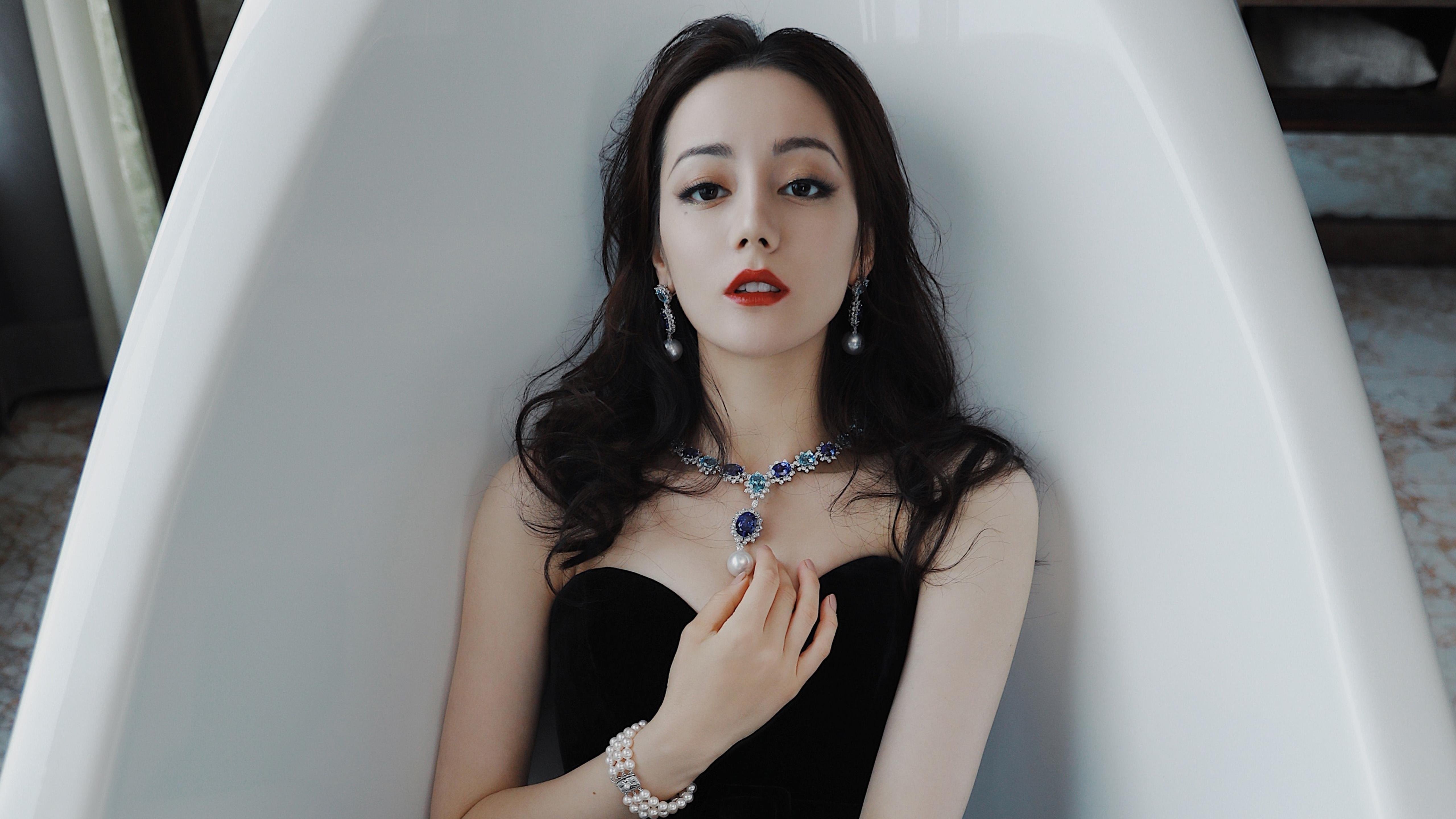 开云体育APP下载-霍勒迪堡垒，掘金关键战突围黄蜂，一座移动长城扛起整支球队