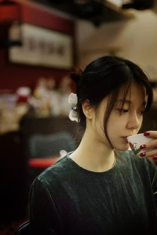 橙色郁金香的黄昏与红蓝闪电的独舞，那一场反逻辑的碾压
